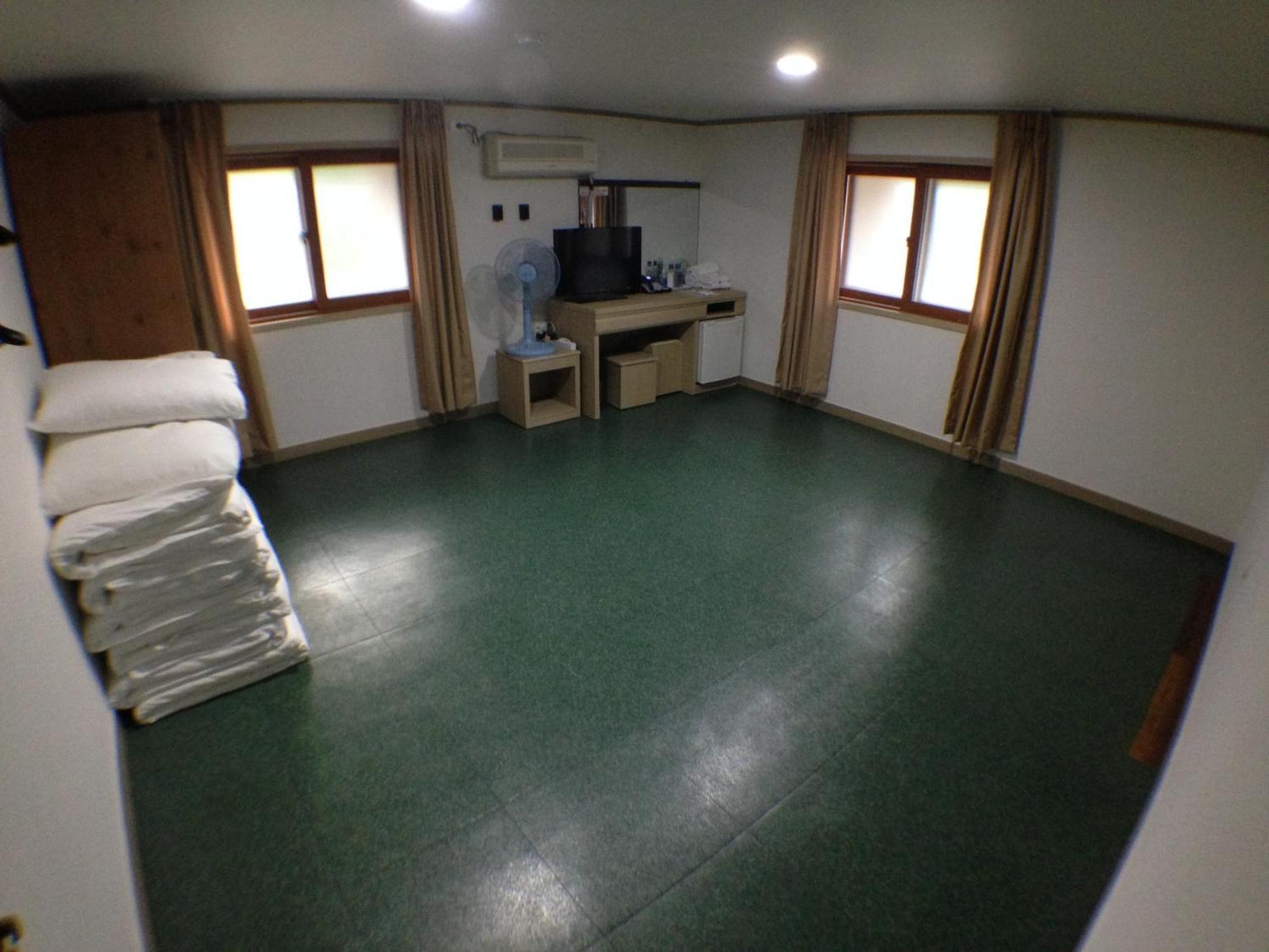 Suanbo Saipan Hot Spring Hotel Chungju Værelse billede